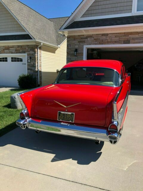 Chevrolet Bel Air/150/210 1957 image number 32