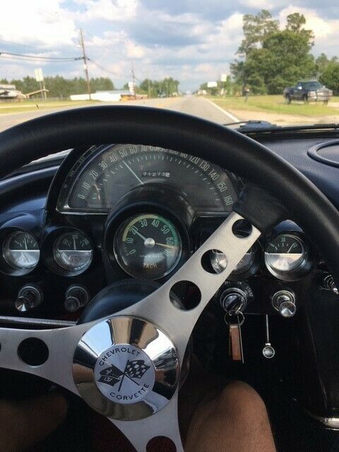 Chevrolet Corvette 1962 image number 9