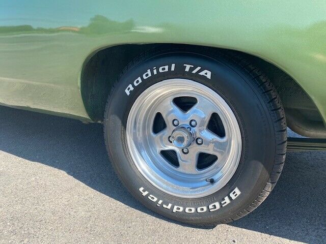 Plymouth Road Runner 1969 image number 24