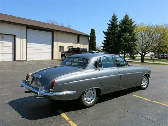 Jaguar Mark X 1965 image number 10