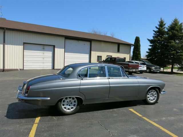 Jaguar Mark X 1965 image number 11
