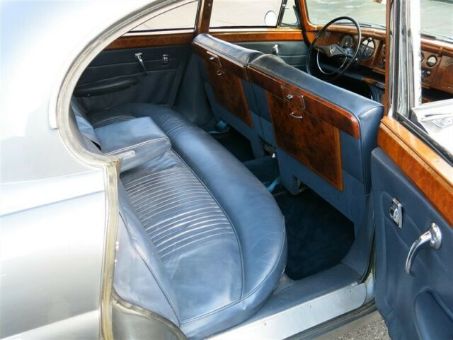 Jaguar Mark X 1965 image number 22
