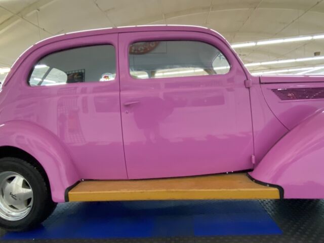 Ford Tudor Sedan 1937 image number 45