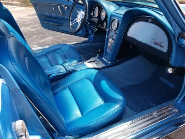 Chevrolet Corvette 1965 image number 31