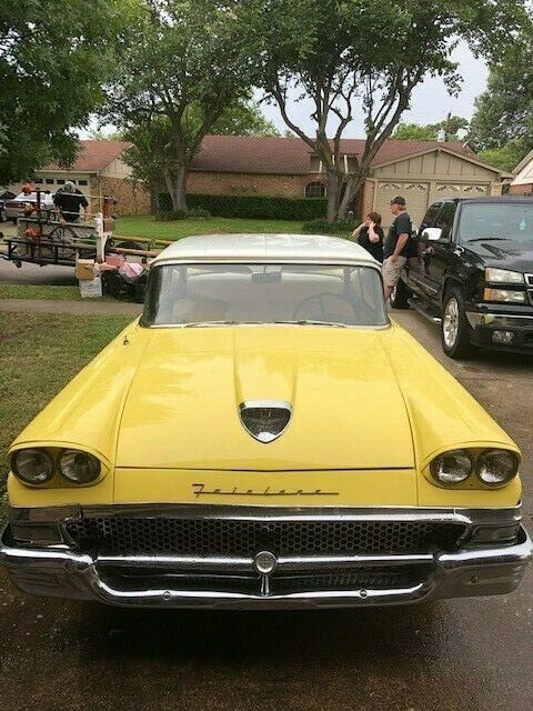 Ford Fairlane 1958 image number 11