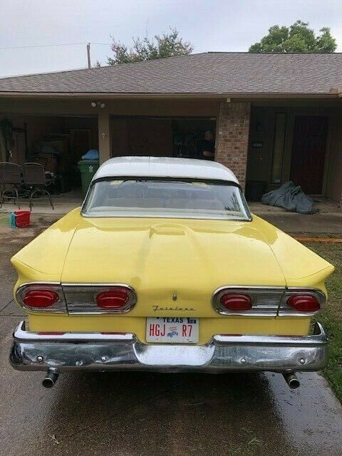 Ford Fairlane 1958 image number 2