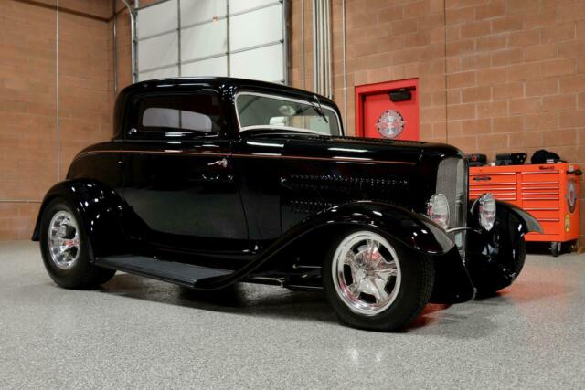Ford 3-Window Coupe 1932 image number 2