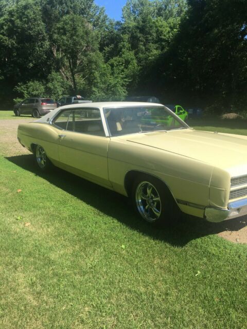 Ford Galaxie 1969 image number 14