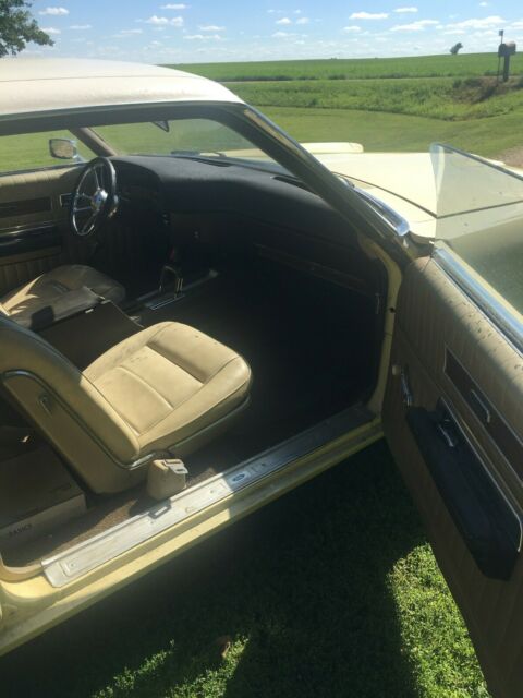 Ford Galaxie 1969 image number 4