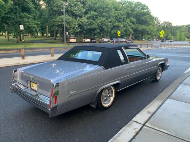 Cadillac DeVille 1979 image number 19