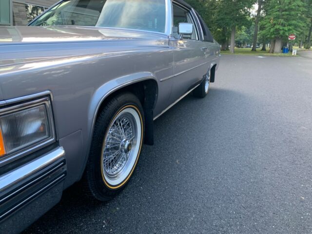 Cadillac DeVille 1979 image number 9