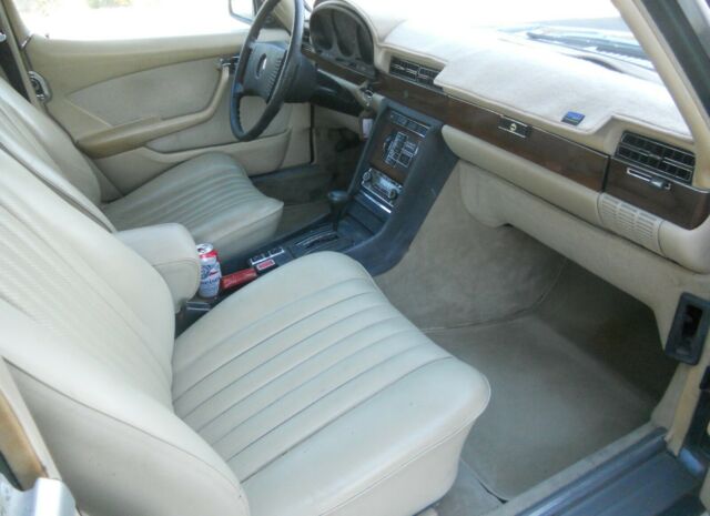 Mercedes-Benz 400-Series 1977 image number 14
