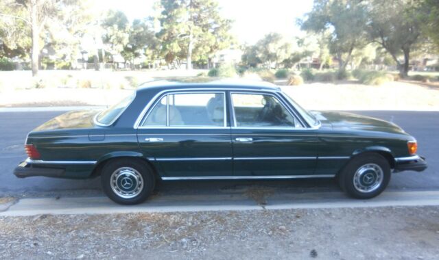 Mercedes-Benz 400-Series 1977 image number 30