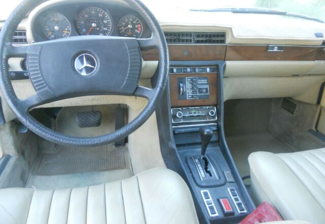 Mercedes-Benz 400-Series 1977 image number 42