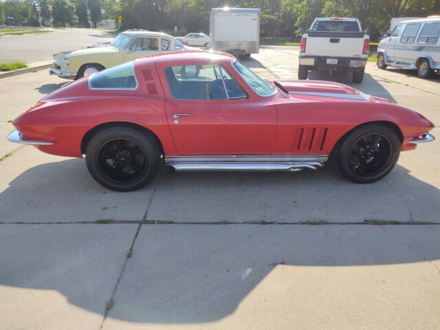 Chevrolet Corvette 1965 image number 29