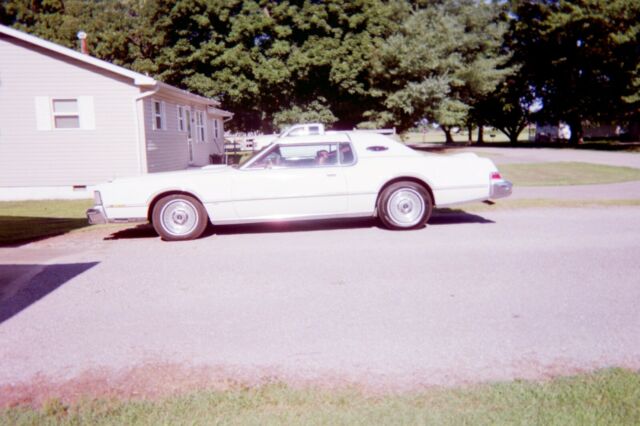 Lincoln Mark Series 1976 image number 0