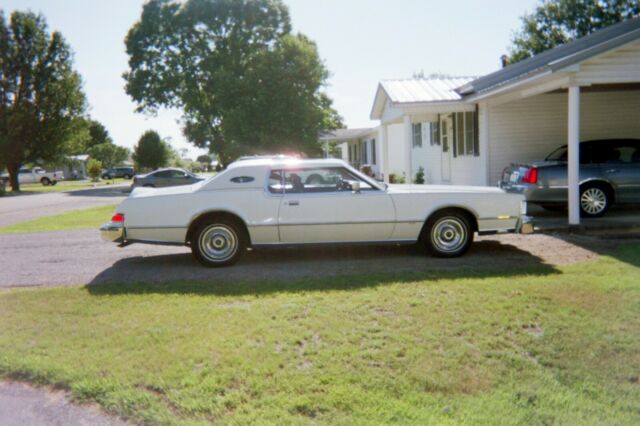 Lincoln Mark Series 1976 image number 1