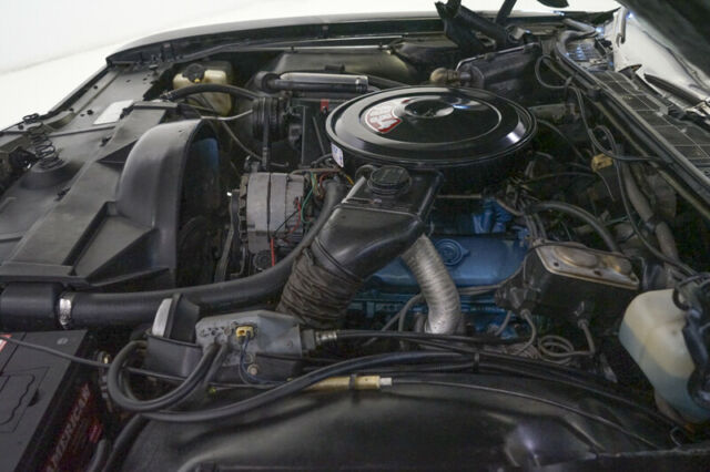 Pontiac Grandville 1975 image number 44