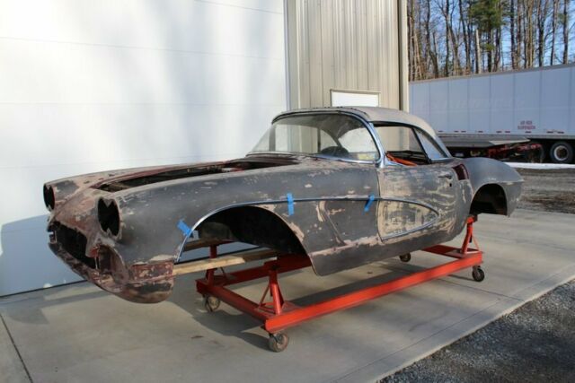 Chevrolet Corvette 1961 image number 0