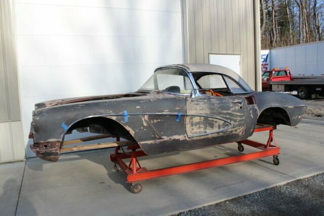 Chevrolet Corvette 1961 image number 2