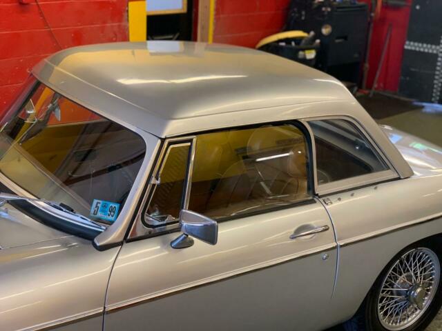 MG MGB 1968 image number 26