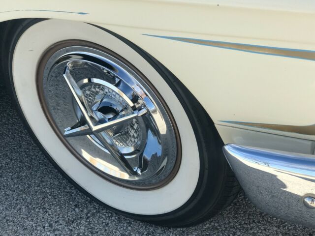 Ford Fairlane 1957 image number 16