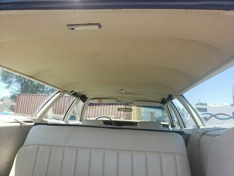 Chrysler Town & Country 1972 image number 13