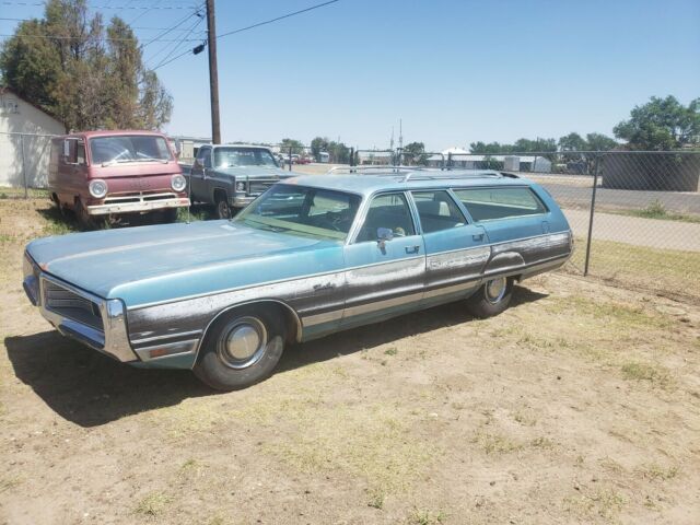 Chrysler Town & Country 1972 image number 22