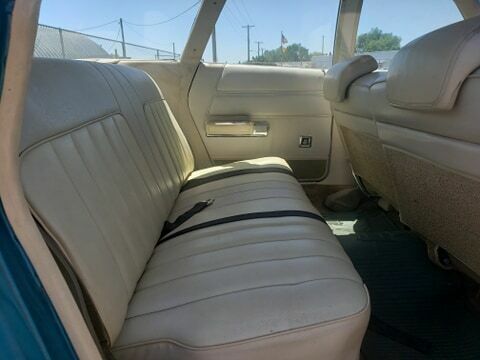 Chrysler Town & Country 1972 image number 34