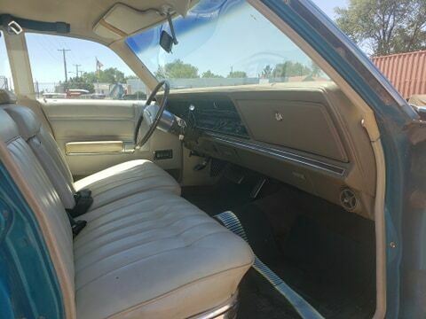 Chrysler Town & Country 1972 image number 38