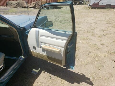 Chrysler Town & Country 1972 image number 9