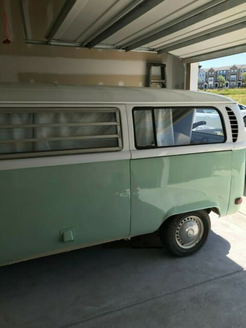 Volkswagen Bus/Vanagon 1971 image number 6