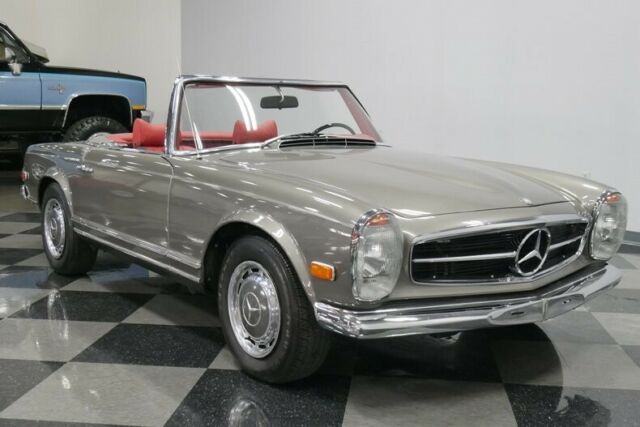 Mercedes-Benz SL-Class 1970 image number 17