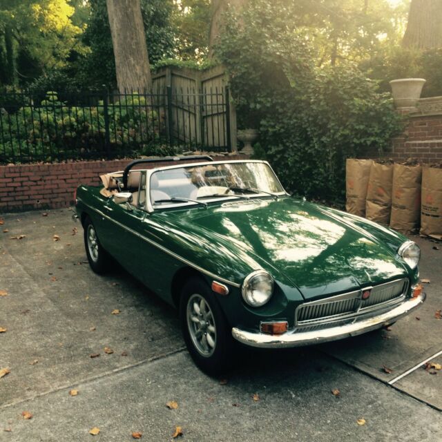 MG MGB 1977 image number 2