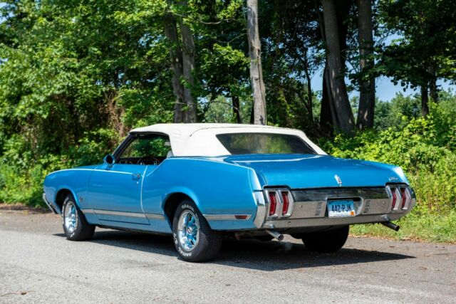 Oldsmobile Cutlass 1970 image number 3