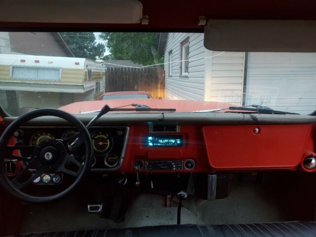 Chevrolet Suburban 1972 image number 2