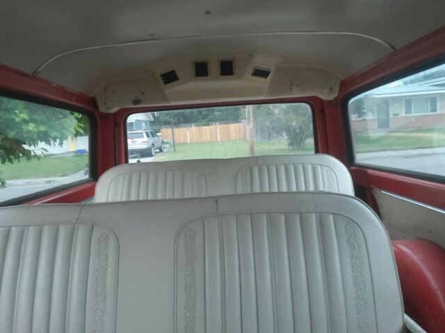 Chevrolet Suburban 1972 image number 3