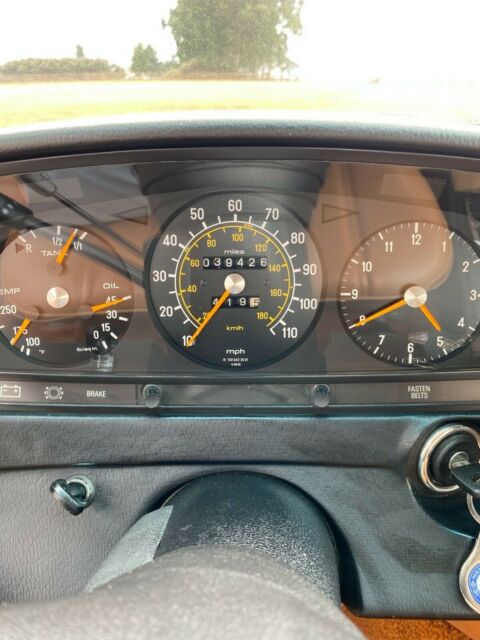 Mercedes-Benz 300-Series 1977 image number 29