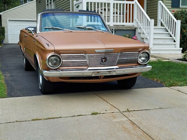 Plymouth Valiant 1965 image number 2