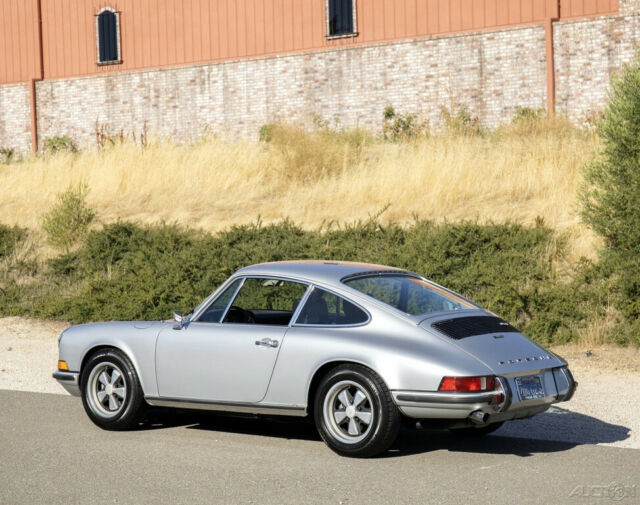 Porsche 911 1972 image number 26