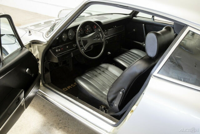 Porsche 911 1972 image number 9
