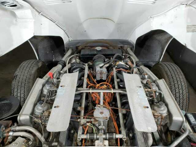 Jaguar E-Type 1971 image number 23