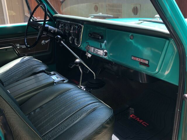 GMC Jimmy 1972 image number 16