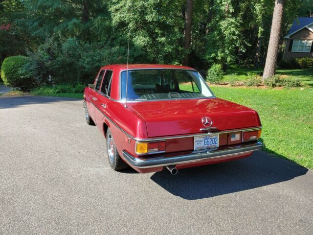 Mercedes-Benz 250 1970 image number 17