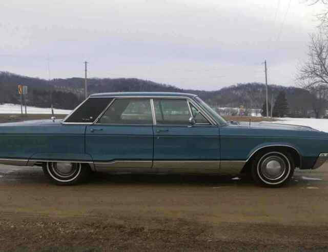 Chrysler New Yorker 1968 image number 2