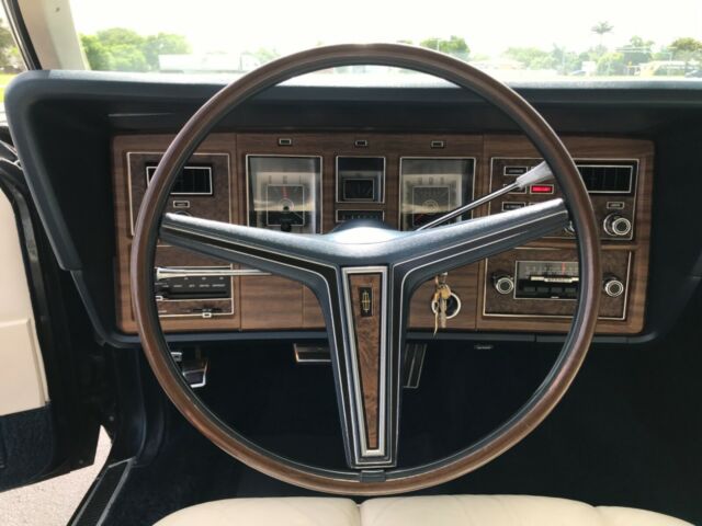 Lincoln Continental 1973 image number 31
