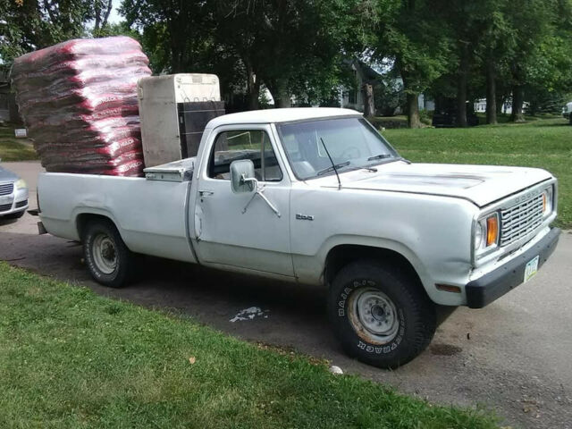 Dodge Power Wagon 1977 image number 13