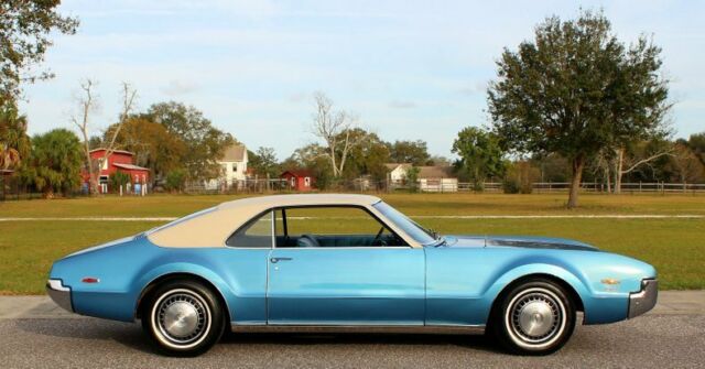 Oldsmobile Toronado 1967 image number 4