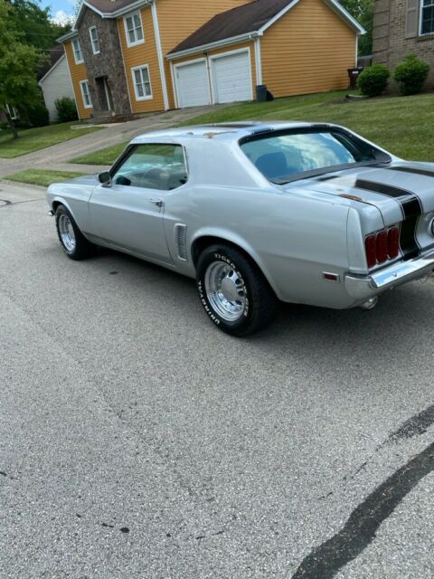 Ford Mustang 1969 image number 9