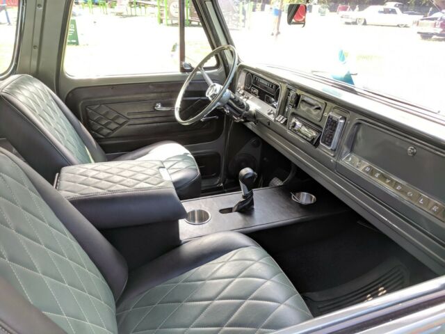 Chevrolet Suburban 1966 image number 23
